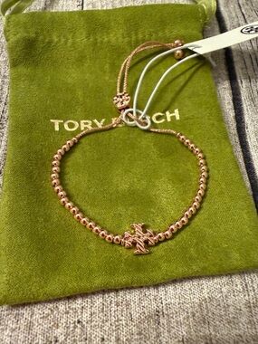 NWT! Authentic Tory Burch rope logo slider bracelet in rose gold. One size